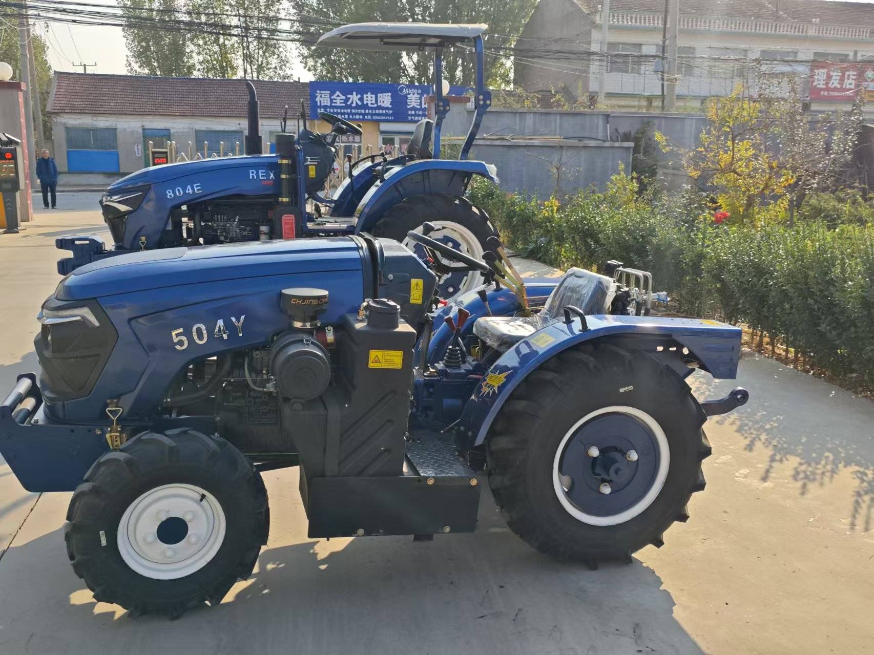 Suministro de minigranjas y tractores de 50 CV