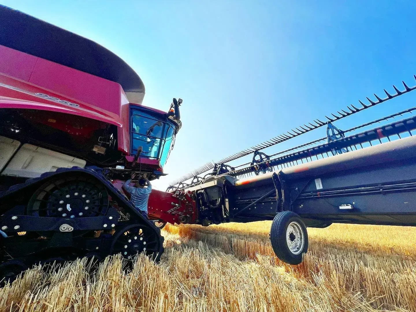 Farm and Tractor Farm and Tractor