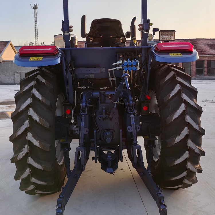 Tractor de ruedas multifuncional REX de 90 HP