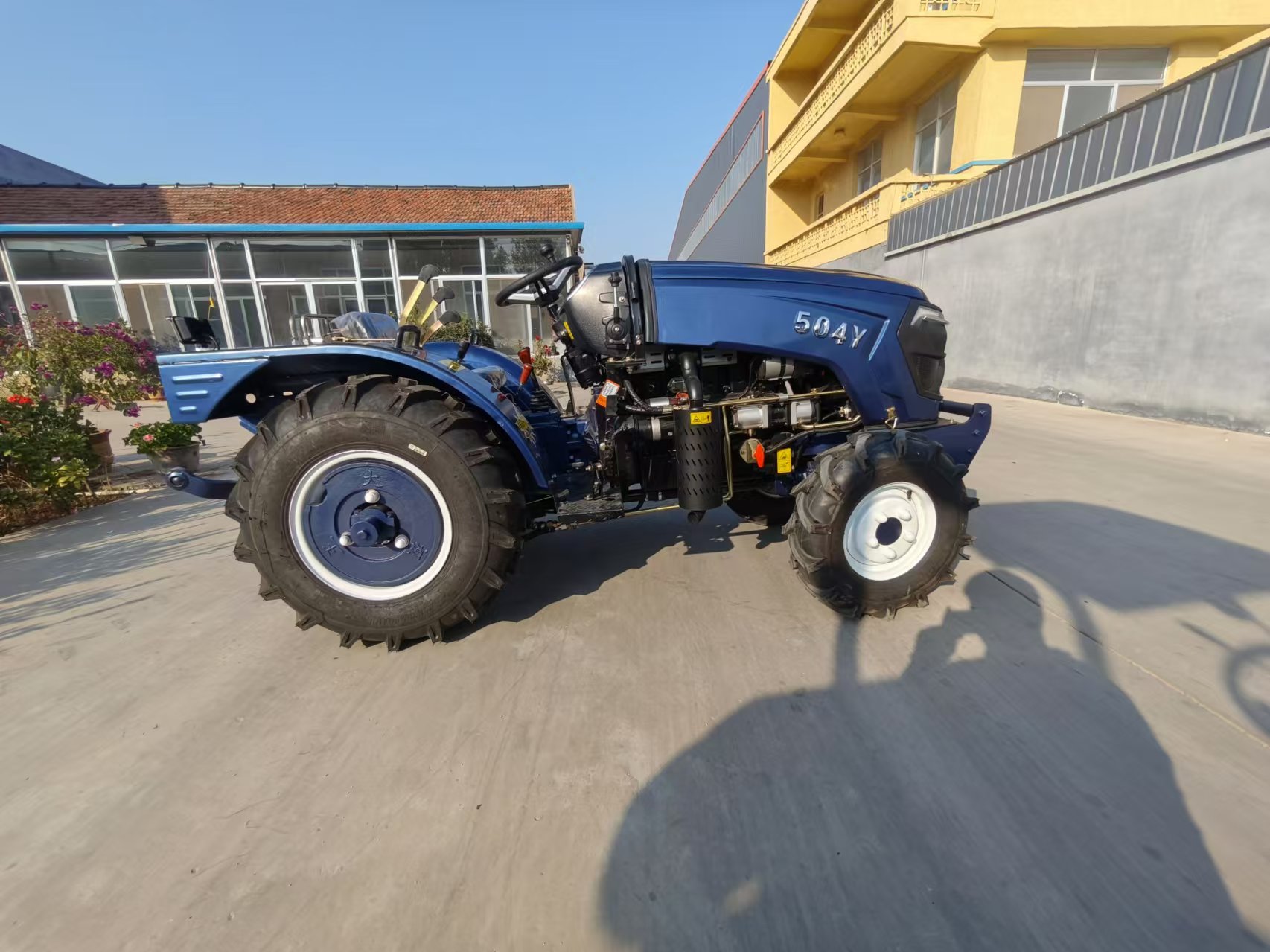 Suministro de minigranjas y tractores de 50 CV