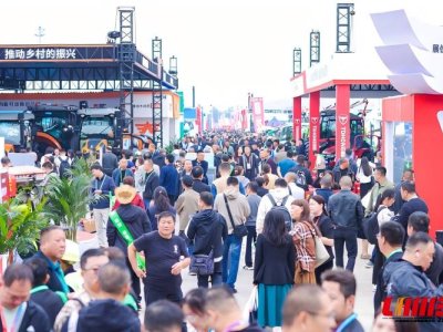 الجرارات الزراعية ذات الدفع الرباعي