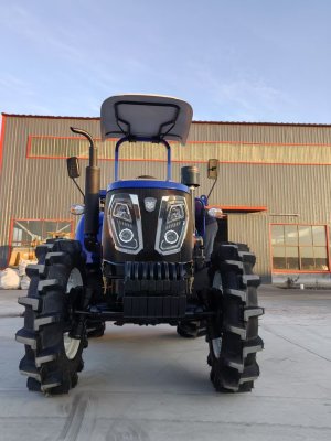 Tractores de 100 CV trabajando en la granja