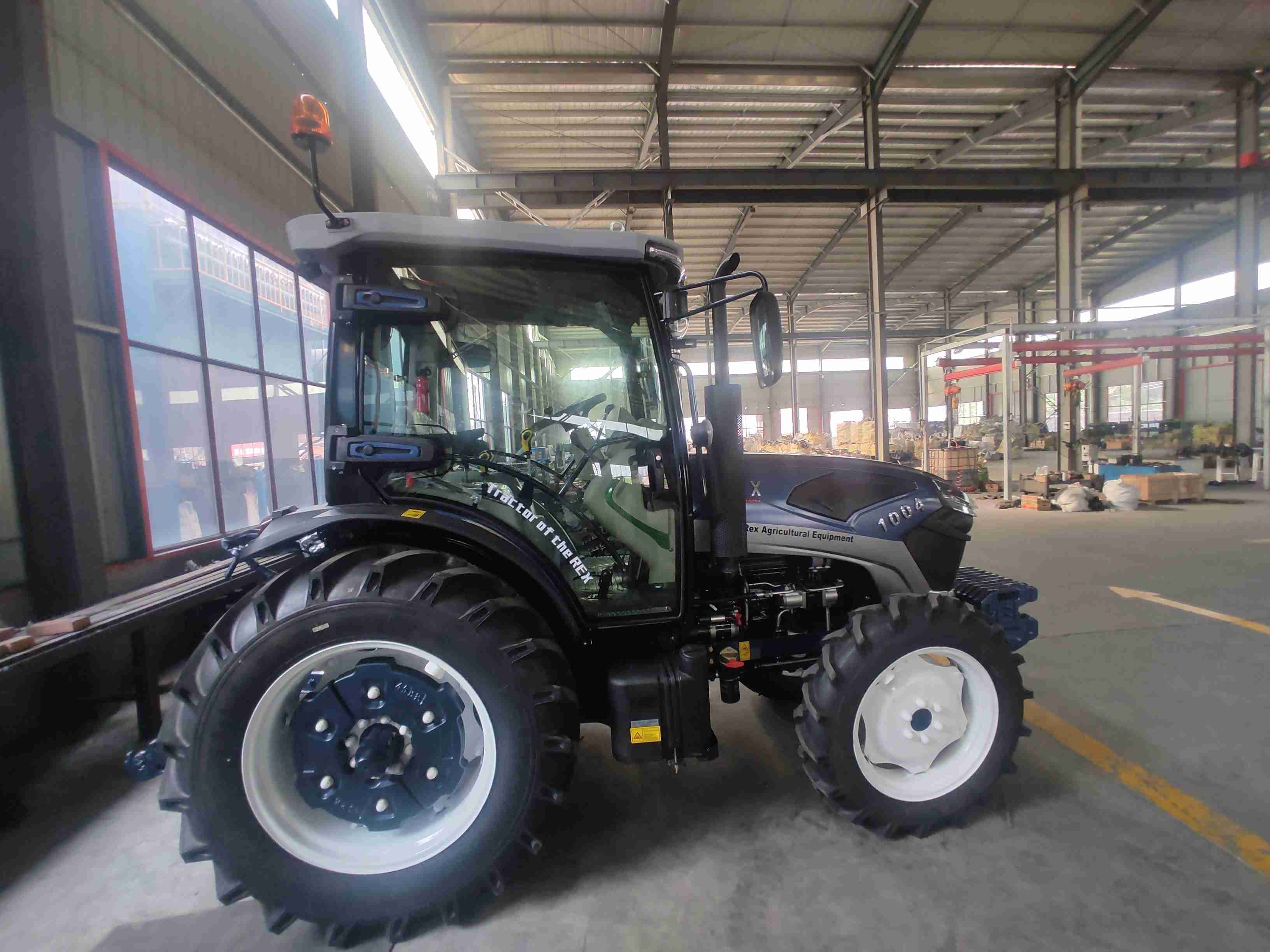 Tractor de ruedas grandes 4×4 200HP