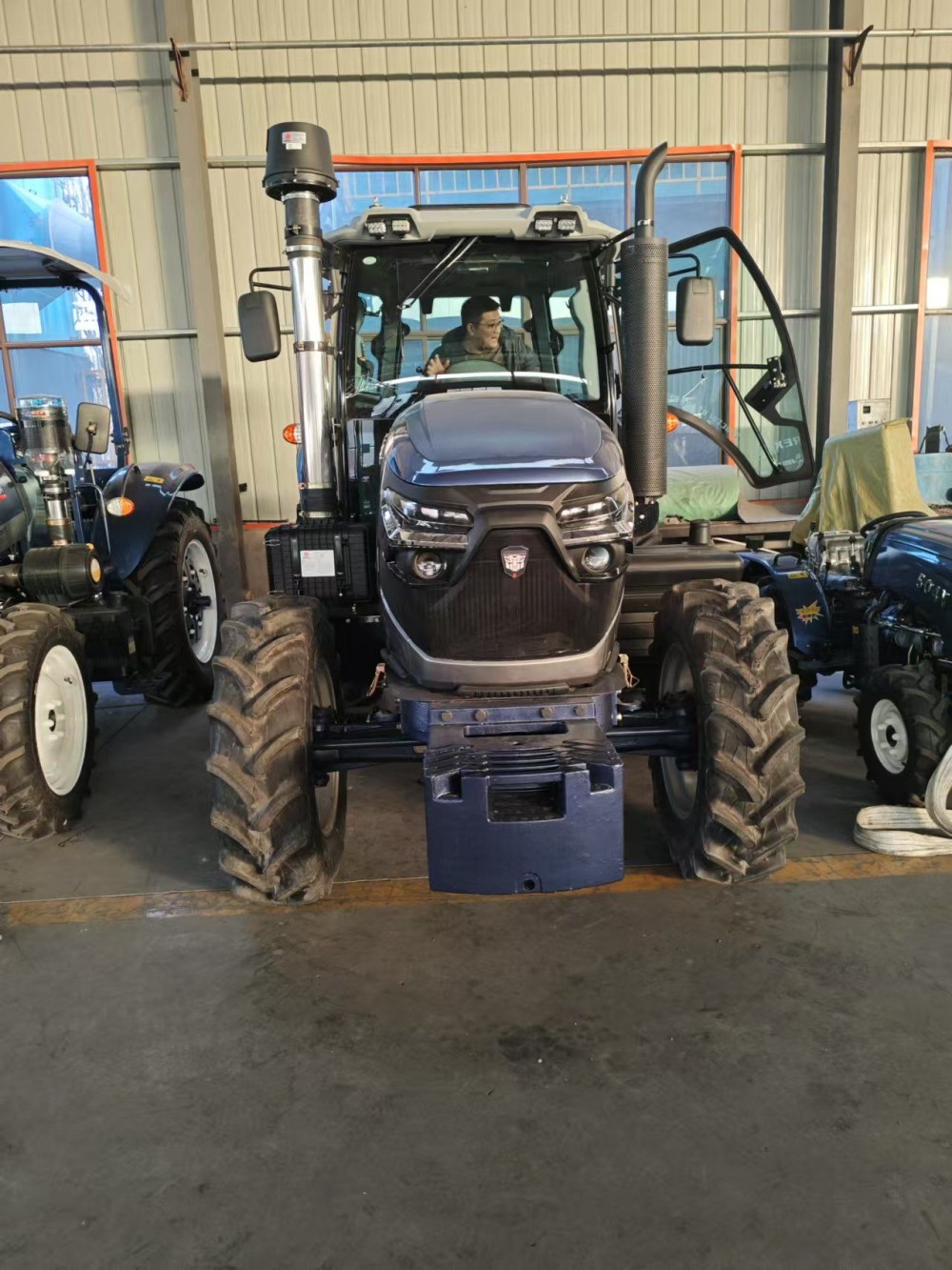 Equipos agrícolas para tractores.Maquinaria